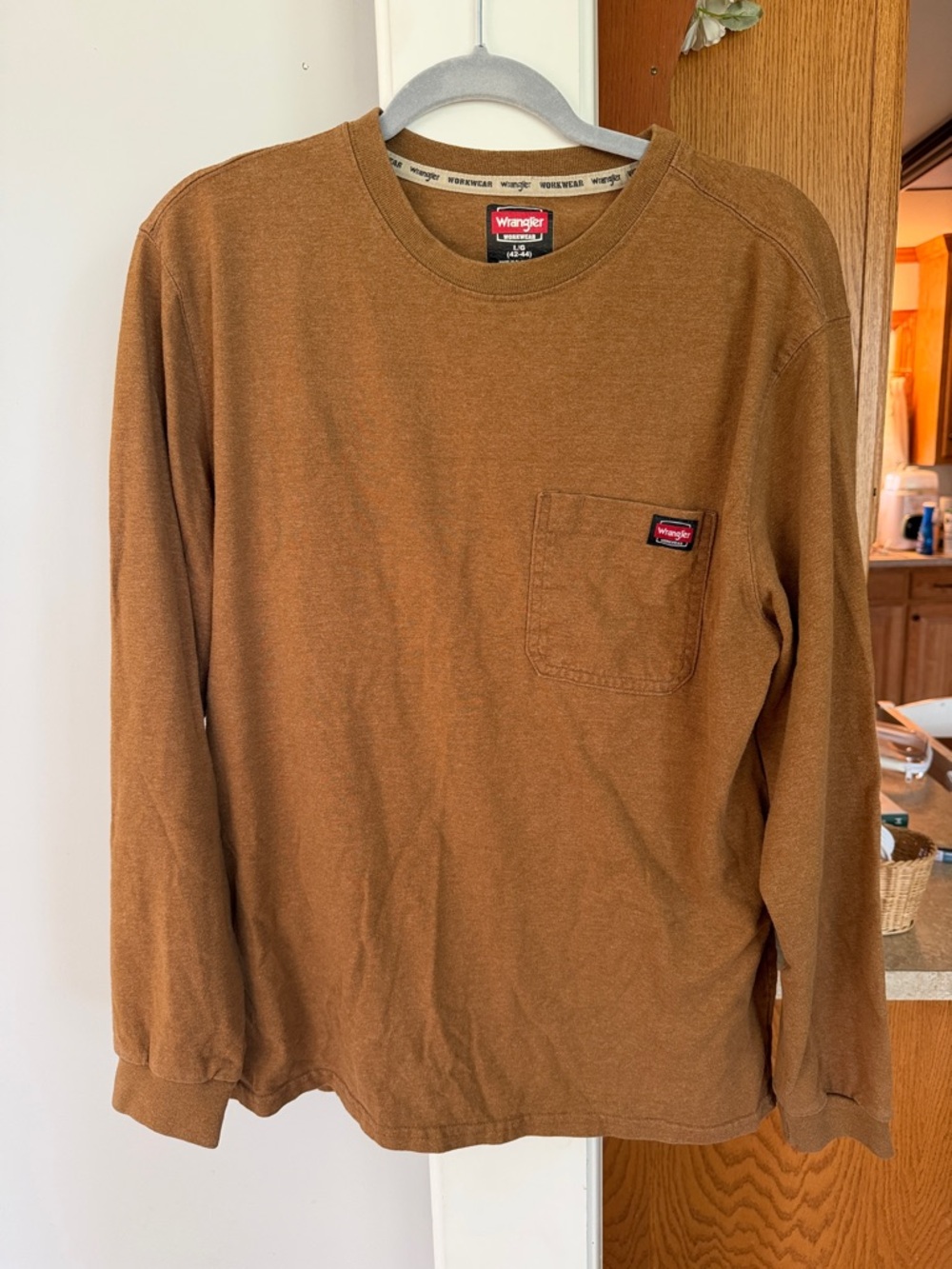 Wrangler Men's Chest-Pocket Long Sleeve Shirt in Caramel Brown